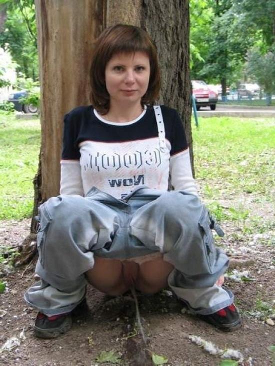 24P Pissing women 4
