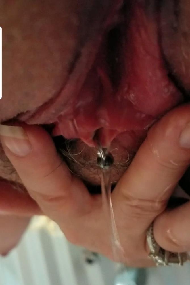 24P Pissing women 4