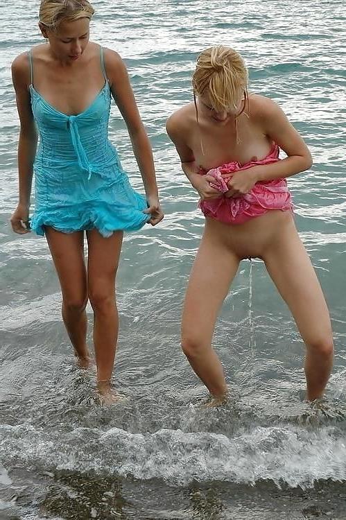 24P Pissing women 4