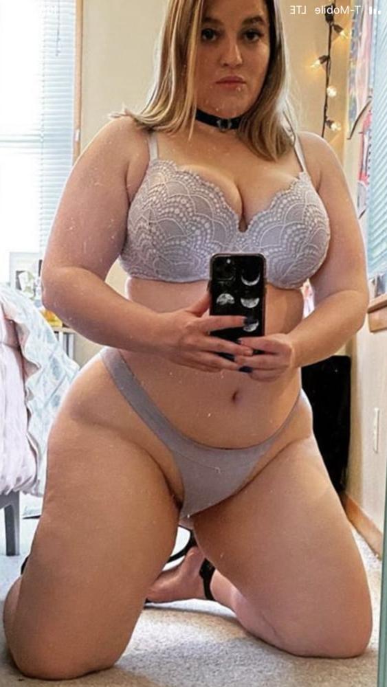 23P Voluptuous Women