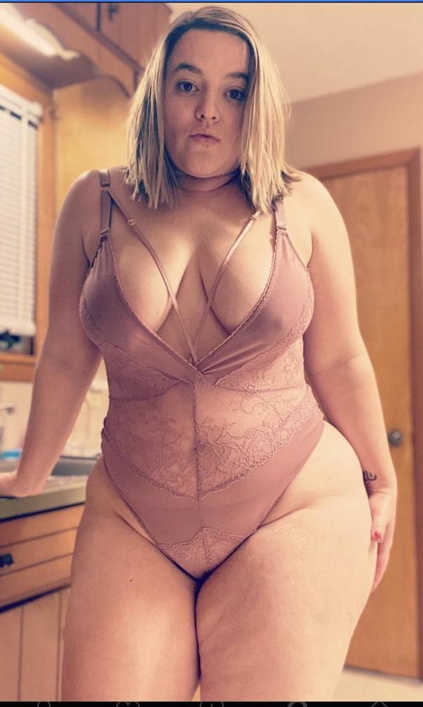 23P Voluptuous Women