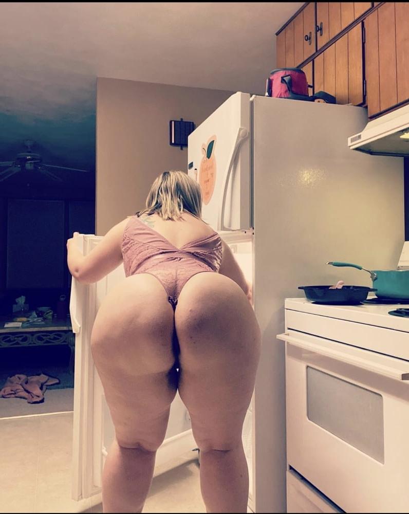 23P Voluptuous Women