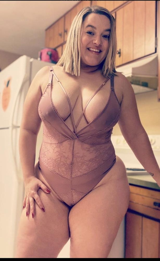 23P Voluptuous Women