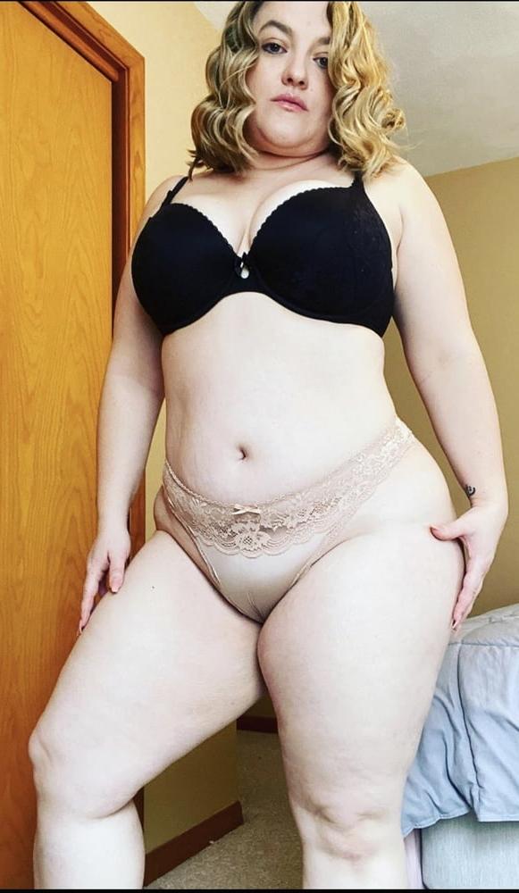 23P Voluptuous Women
