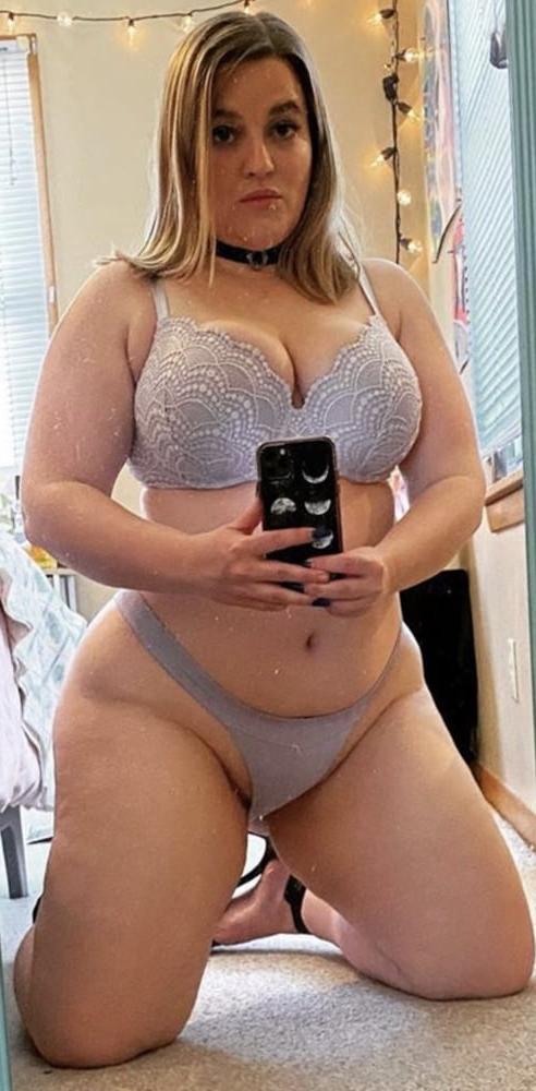 23P Voluptuous Women
