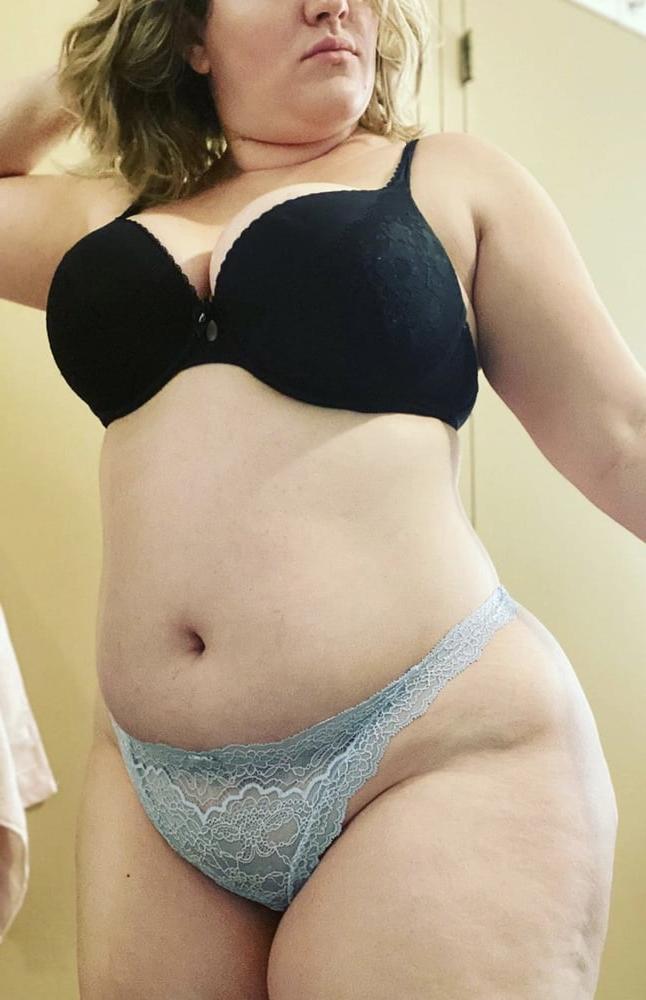 23P Voluptuous Women