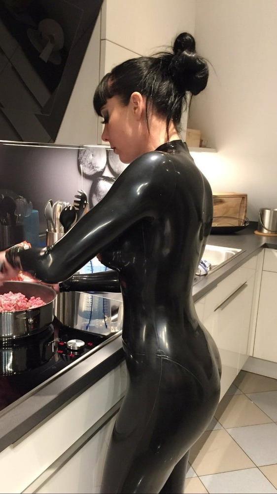 25P Latex &amp; Leather