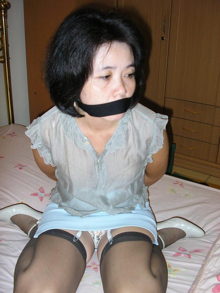 25P Ingga Asian Amateur Bondage 15