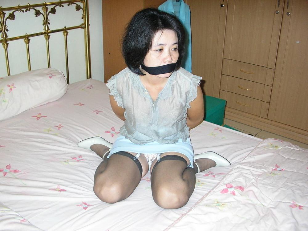 25P Ingga Asian Amateur Bondage 15