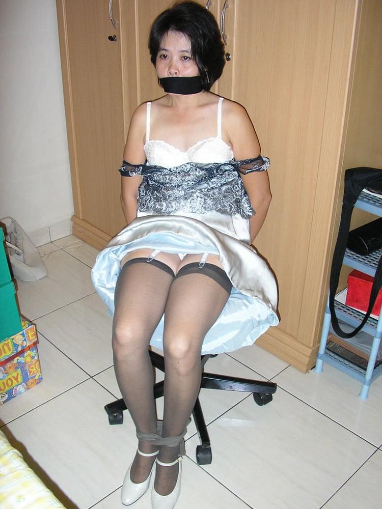 24P Ingga Asian Amateur Bondage 16