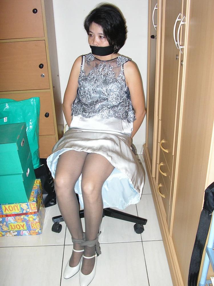 24P Ingga Asian Amateur Bondage 16