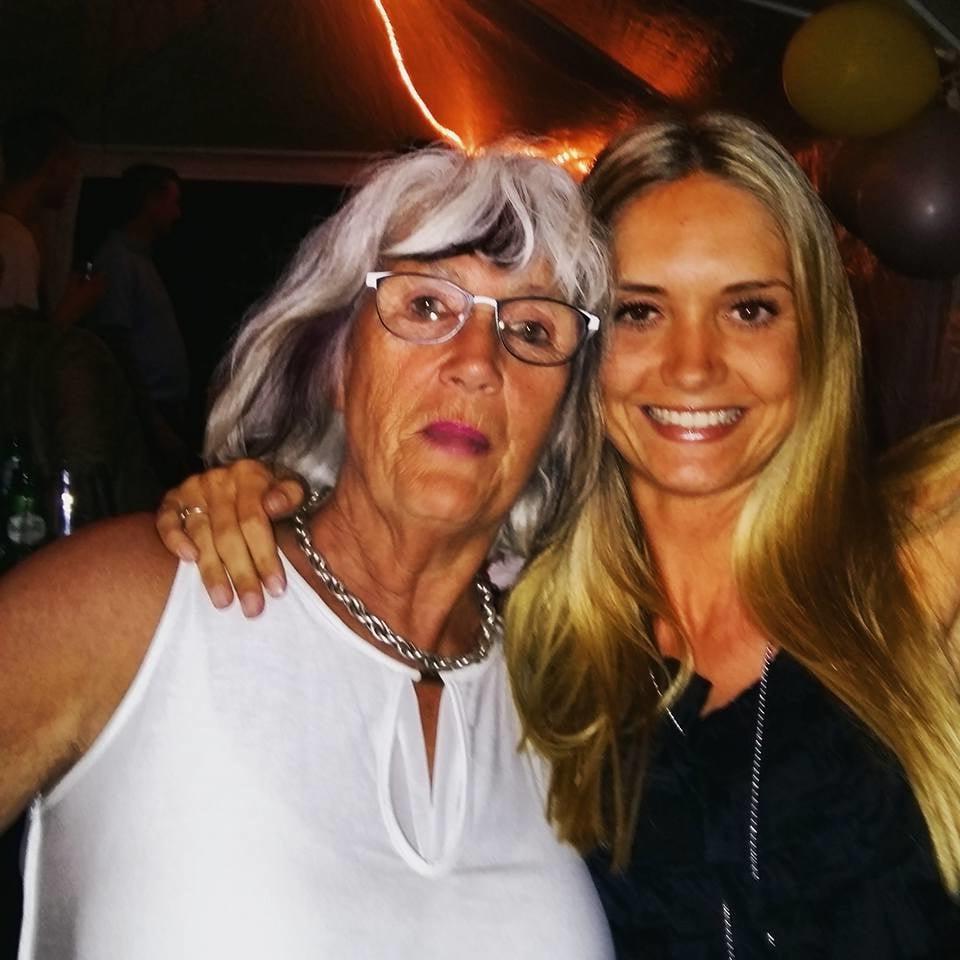 25P Dutch mom &amp; daughter 02