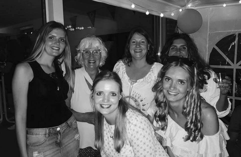 25P Dutch mom &amp; daughter 02