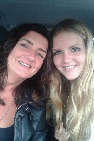 25P Dutch mom &amp; daughter 02