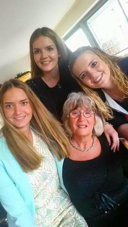 25P Dutch mom &amp; daughter 02