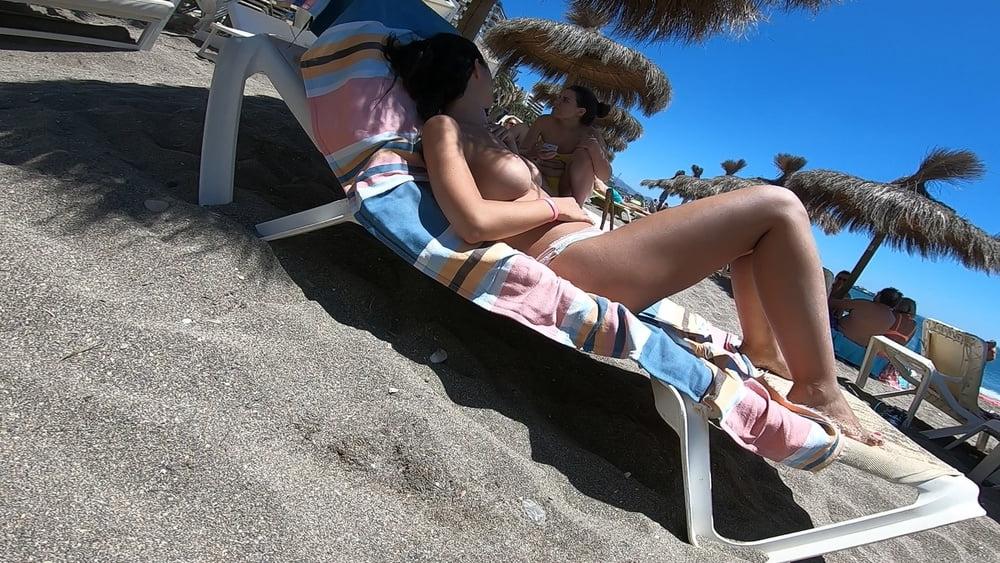 10P Beach Voyeur