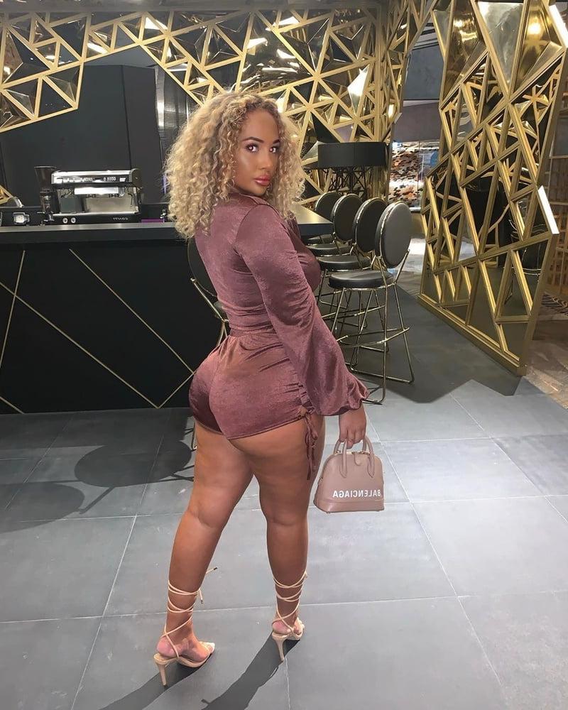 25P Thick big butt lightskin slag Aliyah