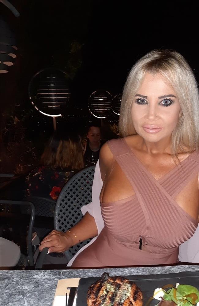 25P Greek Huge tits Vol 4