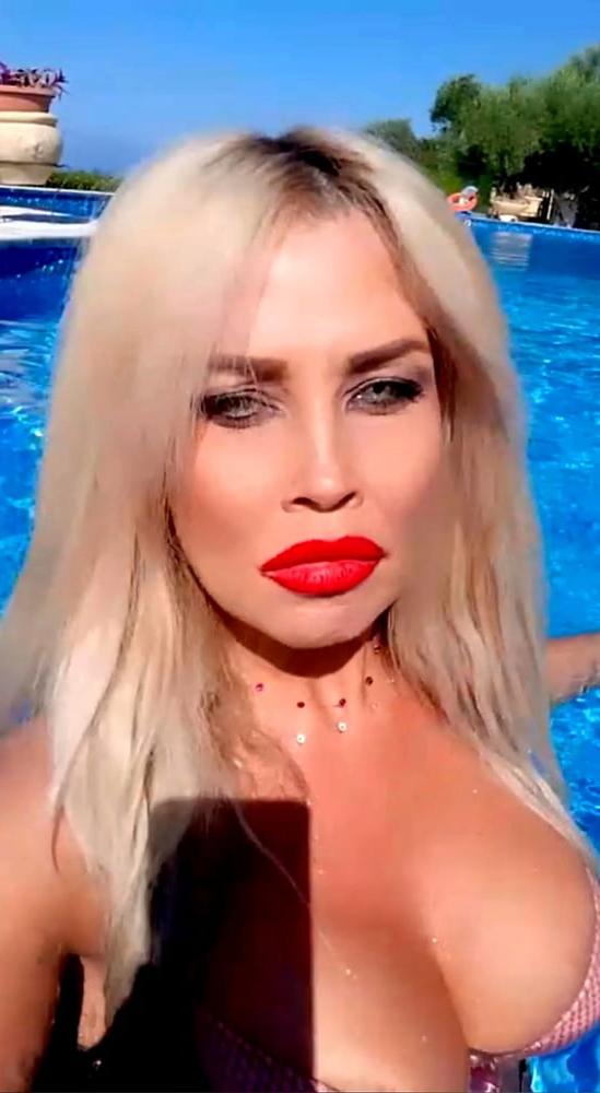 25P Greek Huge tits Vol 4