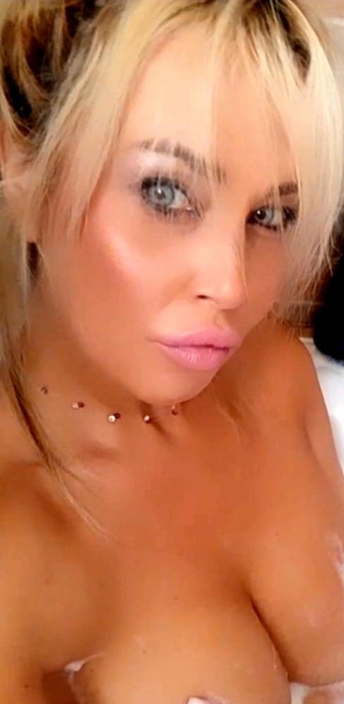 25P Greek Huge tits Vol 4