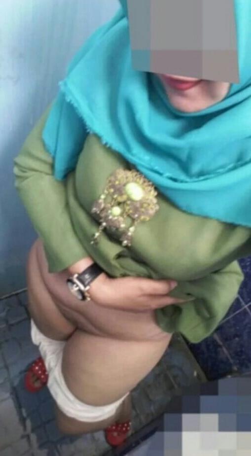 25P Gadis melayu tetek besar
