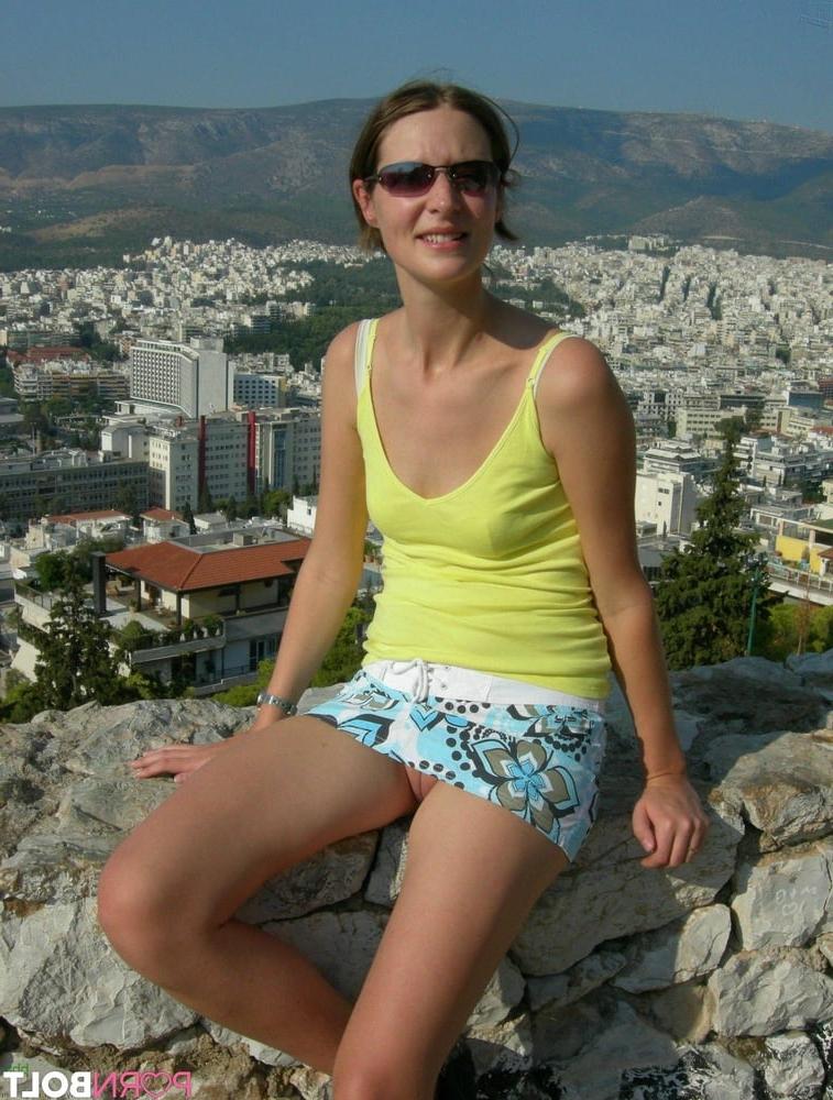 25P Upskirt pics - no panties