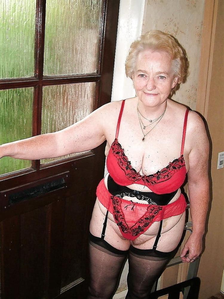 25P Granny Jean is a meaty three-hole-fuckdoll