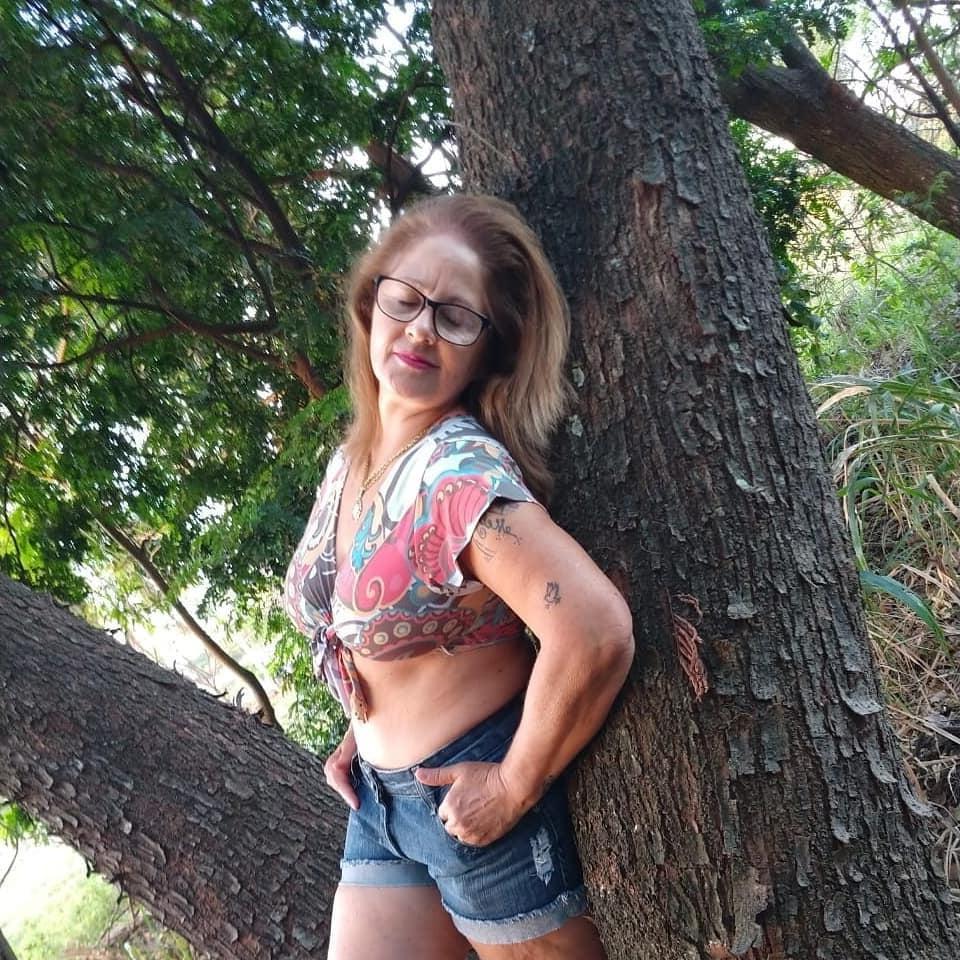 11P Non nude but sexy granny