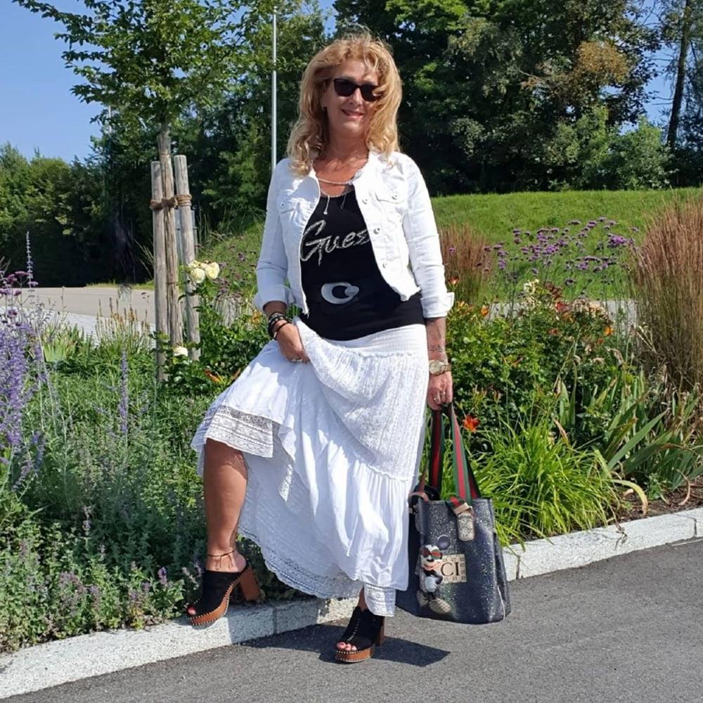 18P Non nude but sexy granny