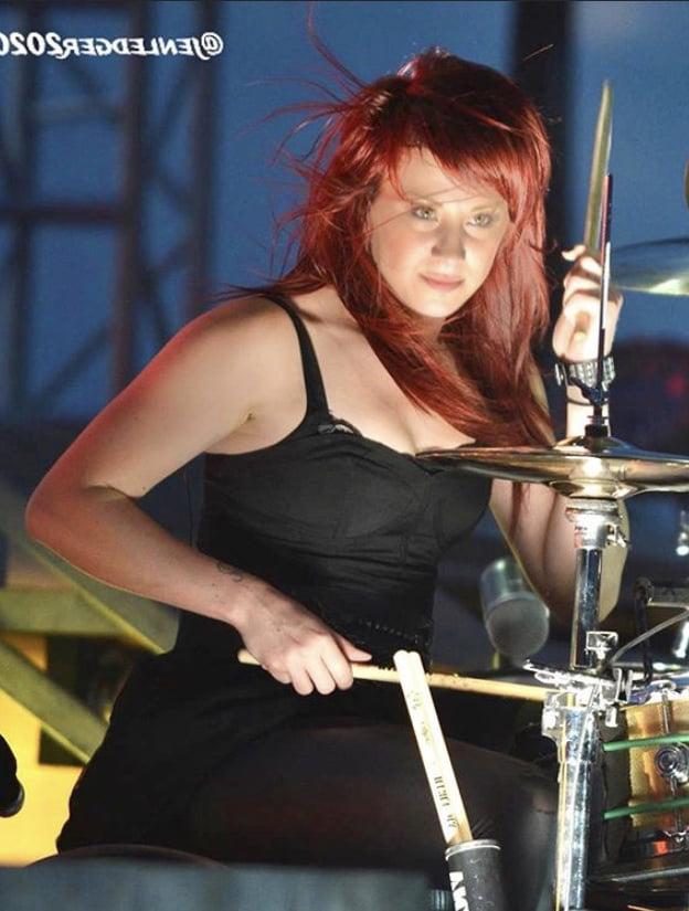 25P Jen Ledger needs a rough fucking