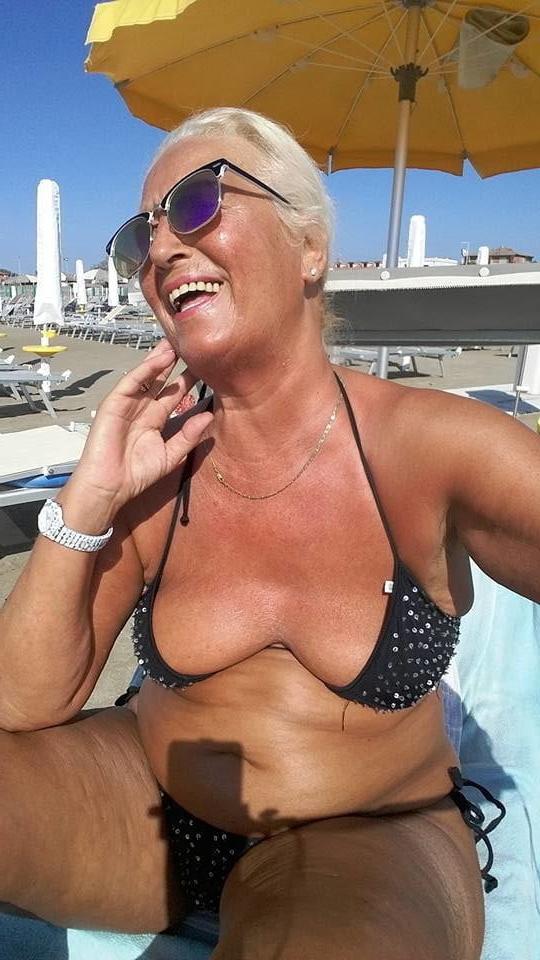 25P Non-nude granny beach babes 2