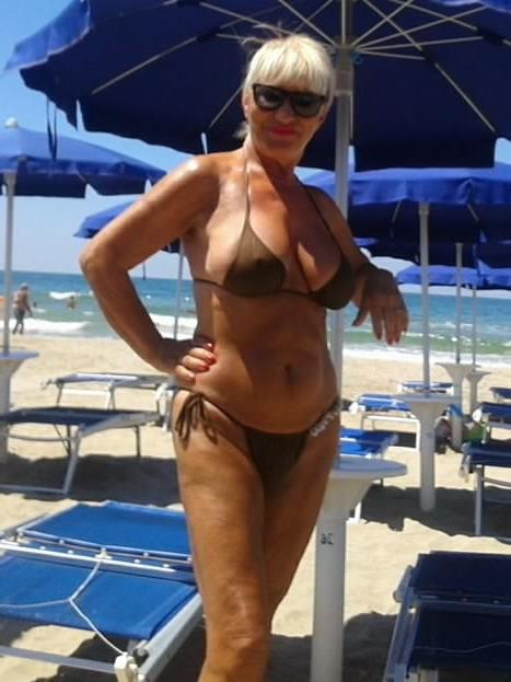 25P Non-nude granny beach babes 2
