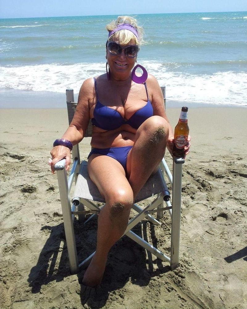 25P Non-nude granny beach babes 2