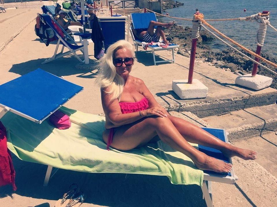 25P Non-nude granny beach babes 2