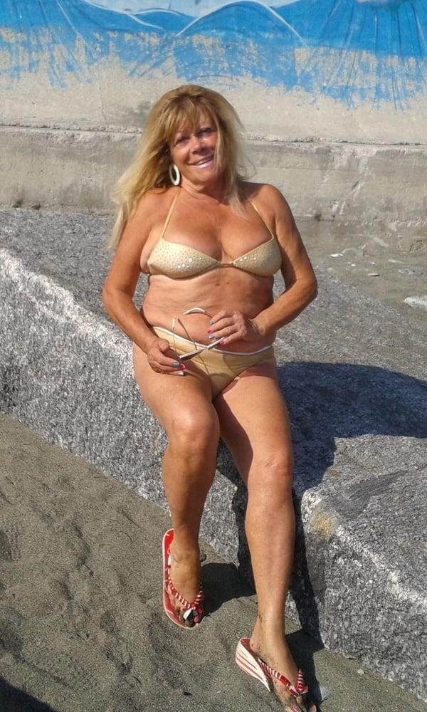 25P Non-nude granny beach babes 2
