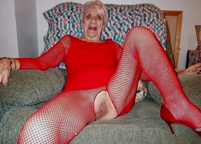 25P Delicious looking bald granny pussies