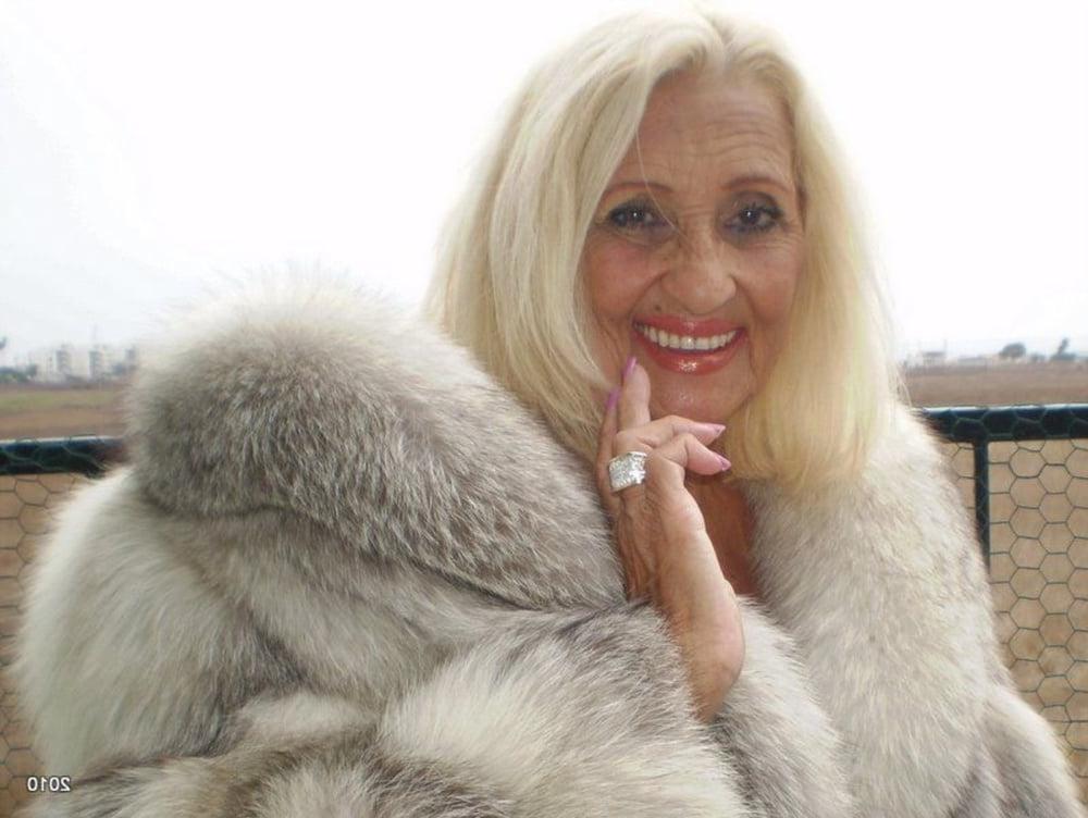 25P Constantly hard in your presence granny