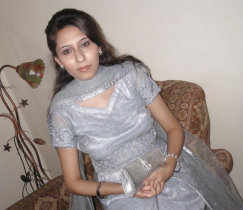 25P Indian amateur strips