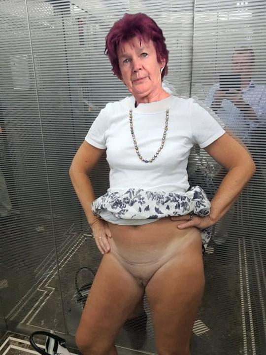 25P Granny fakes