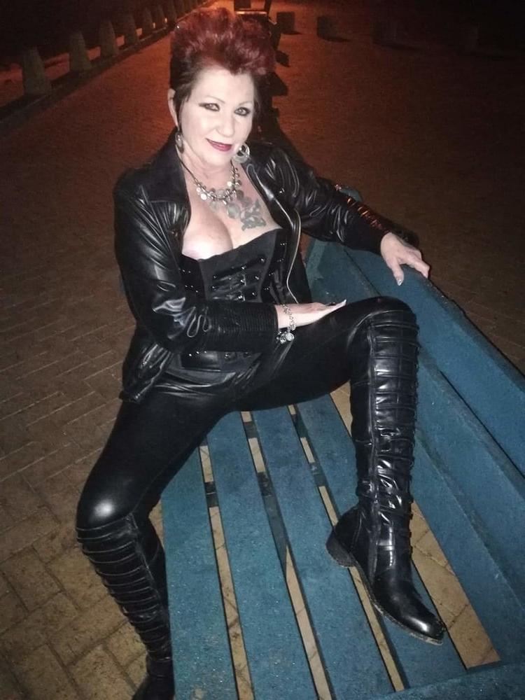 25P DOM granny whore Eliz