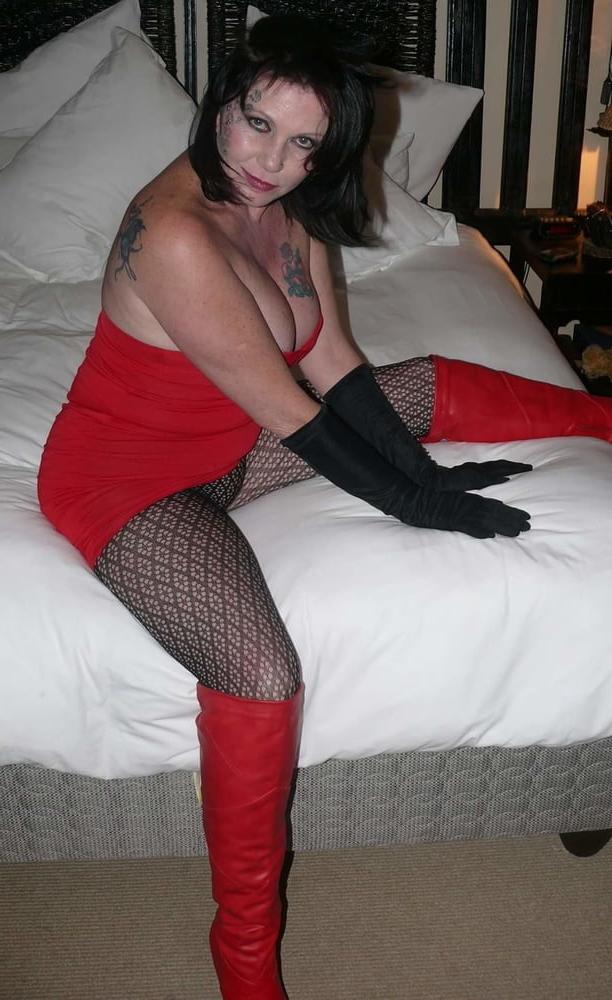 25P DOM granny whore Eliz