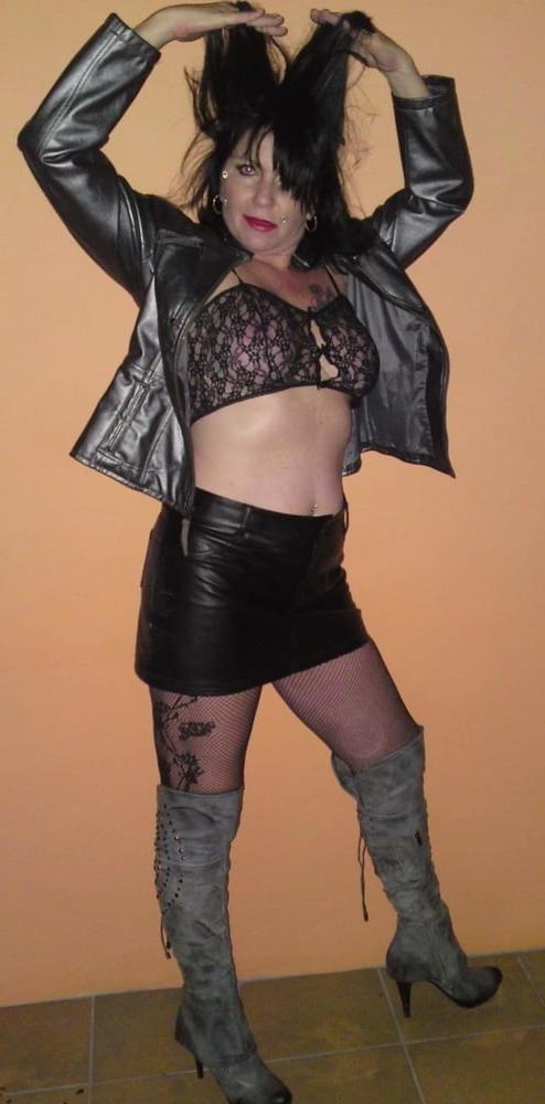 25P DOM granny whore Eliz