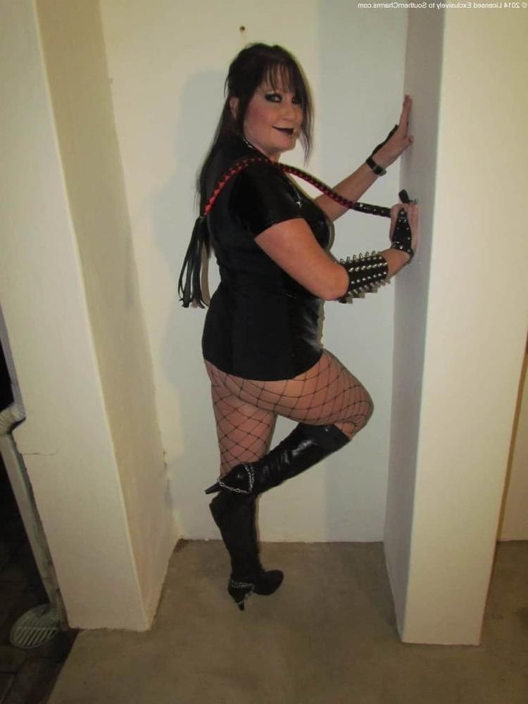 25P DOM granny whore Eliz