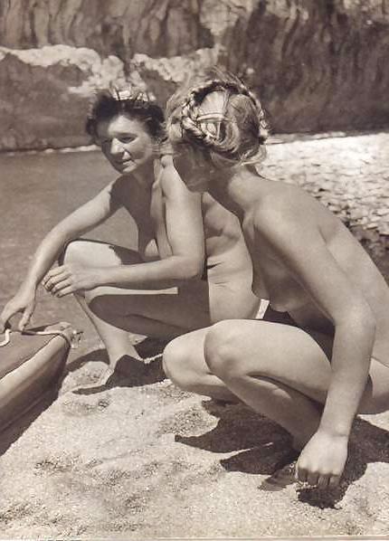 25P Vintage Nudism