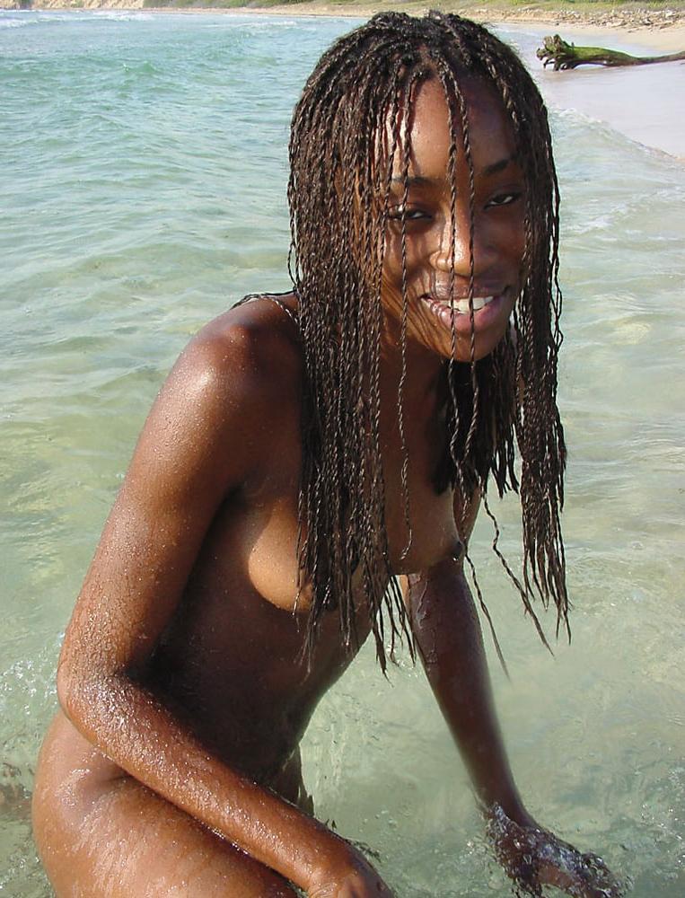 25P Ebony Beach and Sea 10