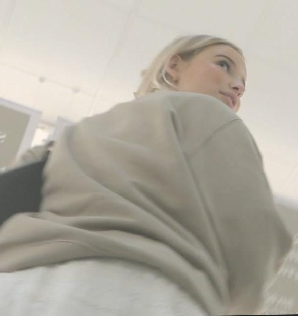 6P Upskirt blonde teen