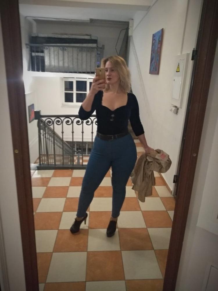25P Busty Russian Woman 3712
