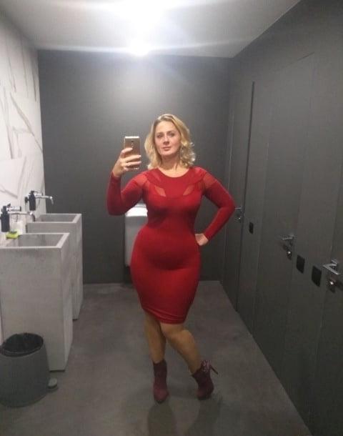 25P Busty Russian Woman 3712