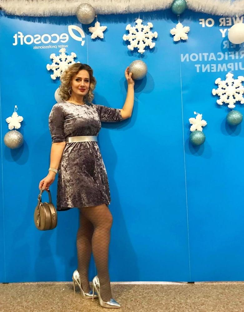 25P Busty Russian Woman 3712