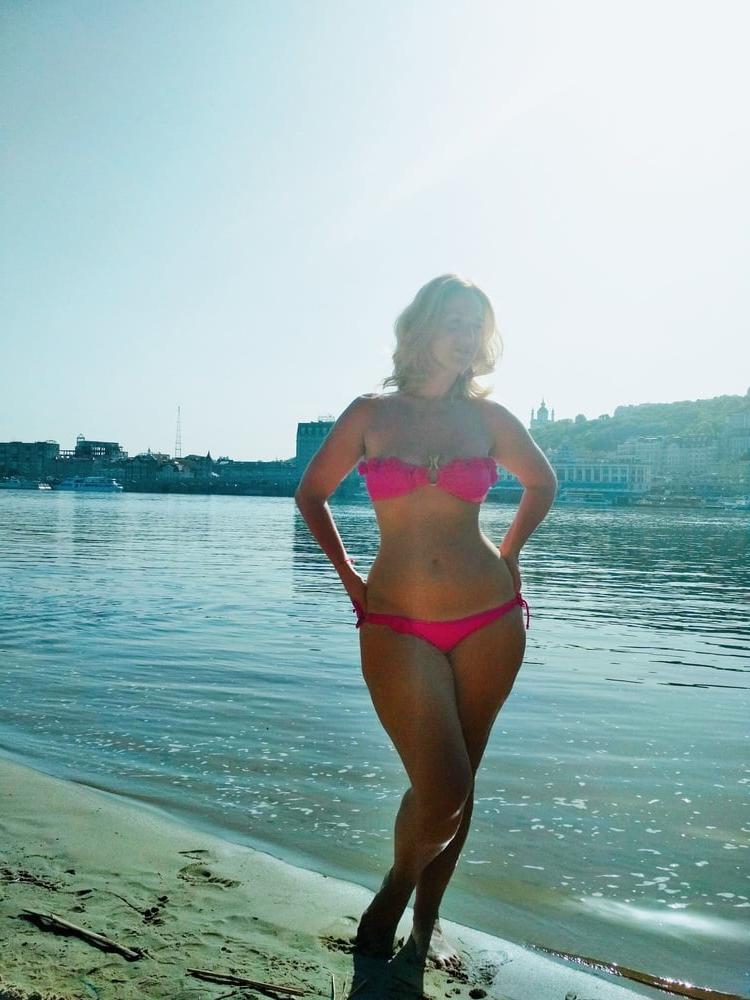 25P Busty Russian Woman 3712